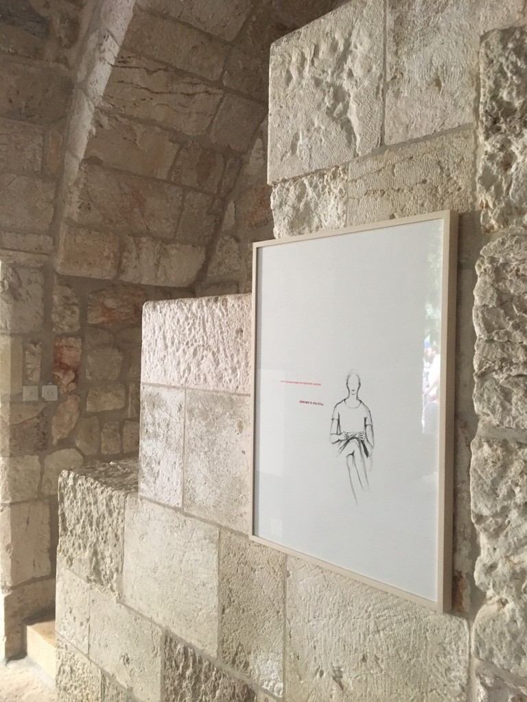 Ausstellungsansicht Erlöserkirche Jerusalem, Brigitte Waldach, 10 Comandments, 2014 Courtesy Artist, Foto Alexander Ochs 1